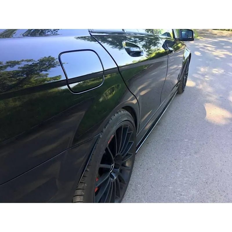 Maxton - SET DES DIFFUSEUR DES BAS DE CAISSE Mercedes-Benz C63 AMG Sedan / Estate W204 Facelift / S204 Facelift Noir Brillant